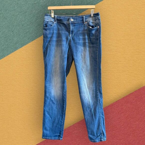 Women’s‎ INC Int'l Concepts Boyfriend Fit Curvy Jeans, Embellished Butt-Size 8 - Picture 1 of 9